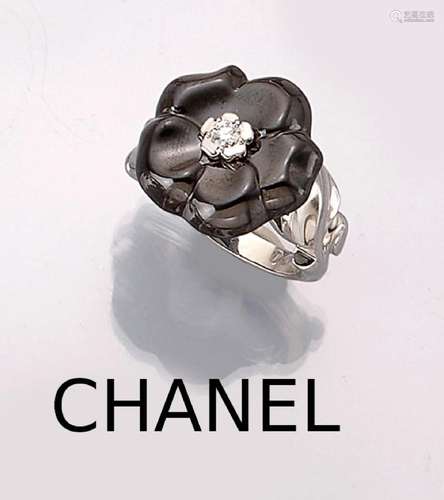 CHANEL 18 kt gold blossom ring with diamond