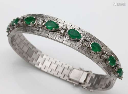 18 kt gold emerald-diamond-bracelet