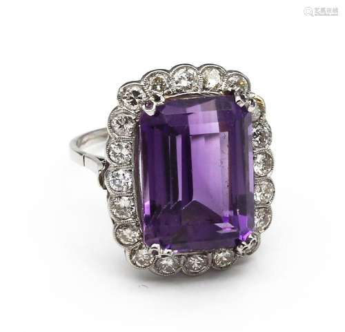 Platinum ring with amethyst and brilliants