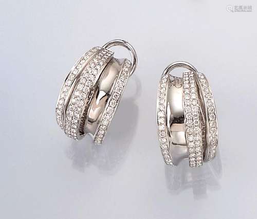 Pair of 18 kt gold semi hoop earrings with brilliants