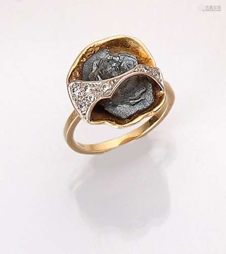 18 kt gold ring with meteorite and diamonds