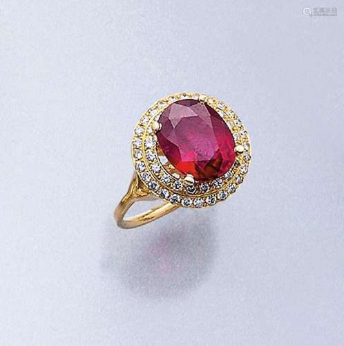 18 kt gold ring with brilliants and ruby