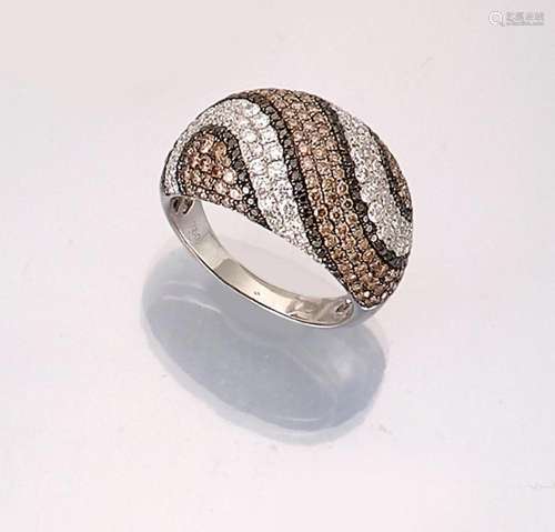 18 kt gold ring with diamonds