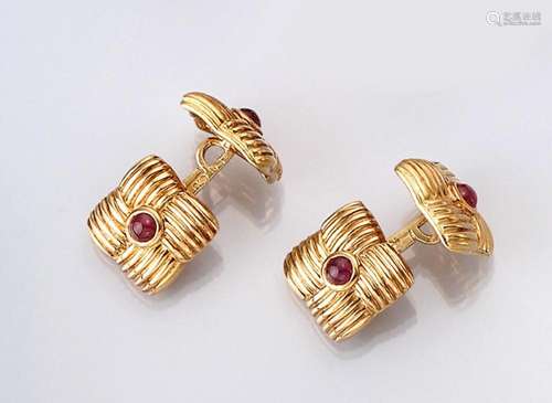 Pair of 18 kt gold cufflinks with rubies