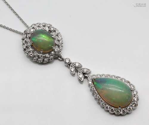 18 kt gold opal-brilliant-pendant with chain