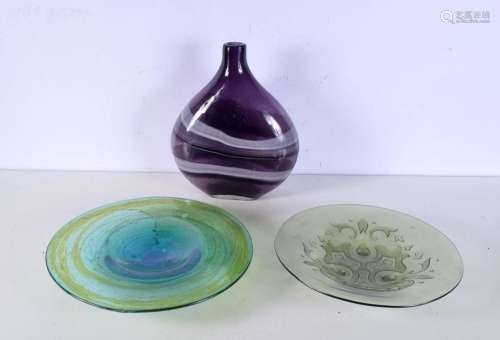 A stylish glass vase, together with a large glass dish and a...