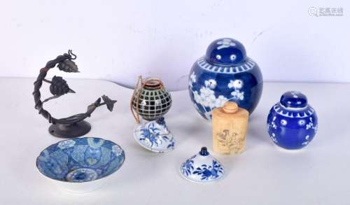 A miscellaneous collection of Japanese and Chinese porcelain...