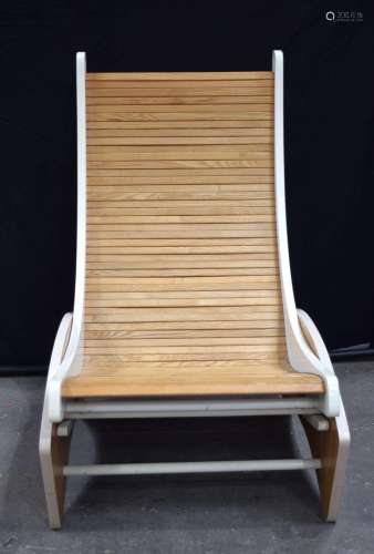 A stylish wooden slated lounger 84 x 120 x 66 cm