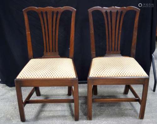 A pair of mahogany wheatsheaf back chairs 95 x 50 x 53 cm. (...