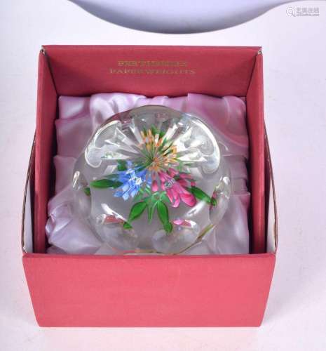 A Perthshire paperweight 1979 Bouquet. 8n x 5 cm.