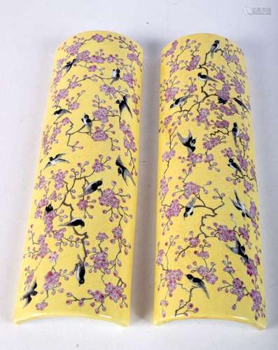 A pair of Chinese porcelain Famille Jaune scroll weights dec...