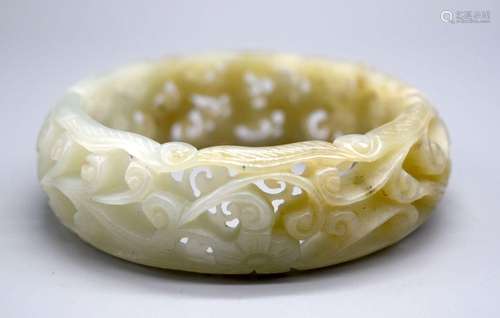 A Chinese carved jade bracelet 8 x 2 cm.