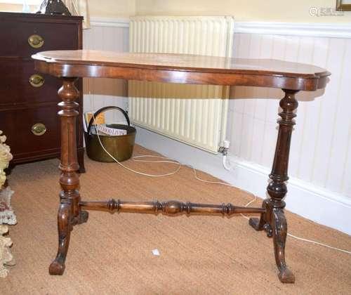 A VICTORIAN WALNUT SOFA TABLE. 73 cm x 101 cm x 53 cm.