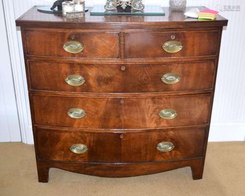 A GEORGE III MAHOGANY BOW FRONT CHEST OF DRAWERS. 100 cm x 1...