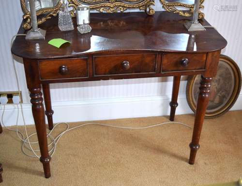 A LATE VICTORIAN DRESSING TABLE. 76 cm x 55 cm x 97 cm.