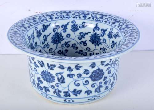 A Chinese Porcelain blue and white wash bowl decorated with ...