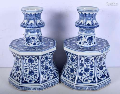 A pair of Chinese porcelain blue and white candlesticks deco...