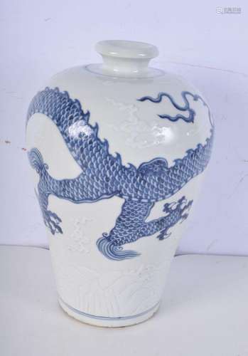 A Chinese Porcelain blue and white Meipin vase decorated in ...