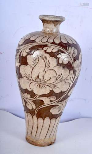 A Chinese Cizhou vase decorated with flowers 24 cm.