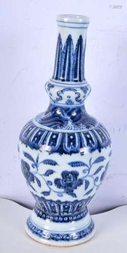 A Chinese porcelain blue and white vase decorated with lotus...