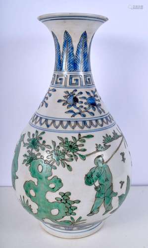 A Chinese porcelain yuyuchunpin vase decorated with figure a...