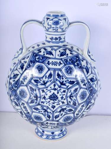 A Chinese Porcelain blue and white moon flask decorated with...