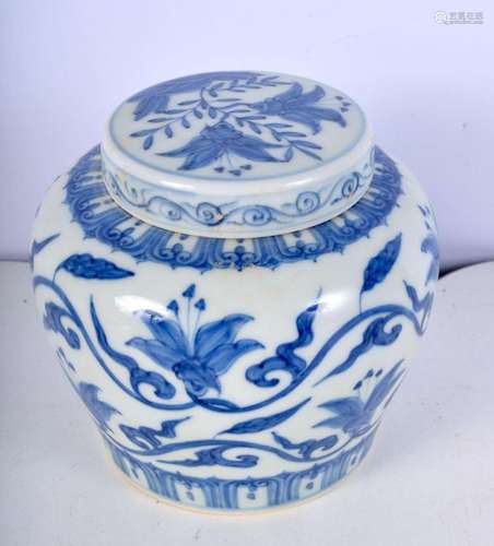 A Chinese porcelain blue and white Ginger jar and cover deco...