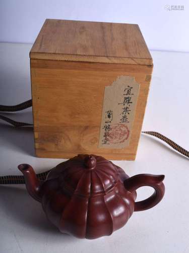 A boxed Yixing tea pot 8 x 14 cm .