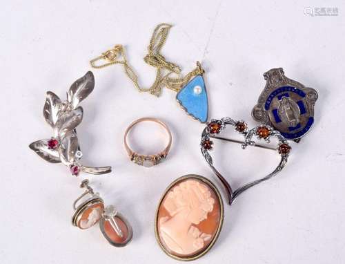 A collection of silver broaches, Cameo set and a badge (5).