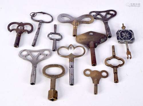 A collection of vintage keys and clock parts Largest 7 cm (1...