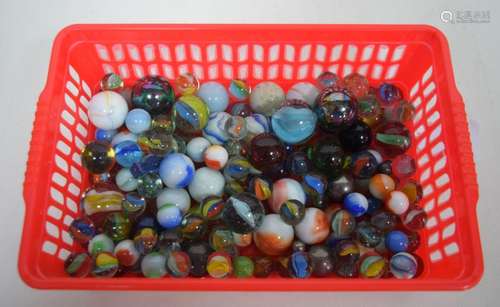 A collection of vintage marbles (Qty).