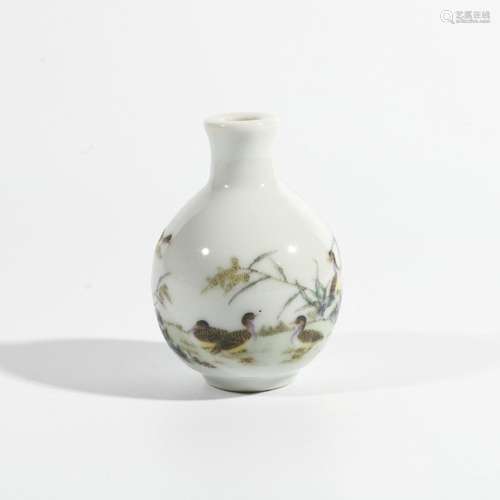 Pastel flower and bird snuff bottle