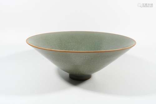 Celadon big hat bowl