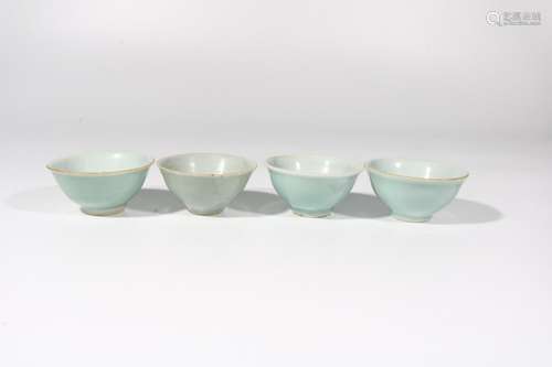 Four pieces of bean green glaze small cups