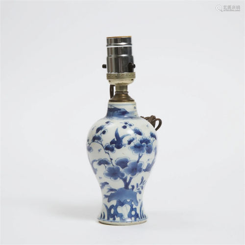 A Small Chinese Blue and White Vase Lamp, 19th Century, 清 十