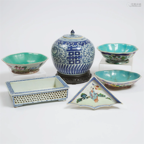 A Group of Six Chinese Porcelain Pieces, 19th/20th Century,