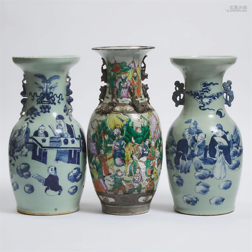 A Group of Three Chinese Baluster Vases, 19th Century, 清 十...