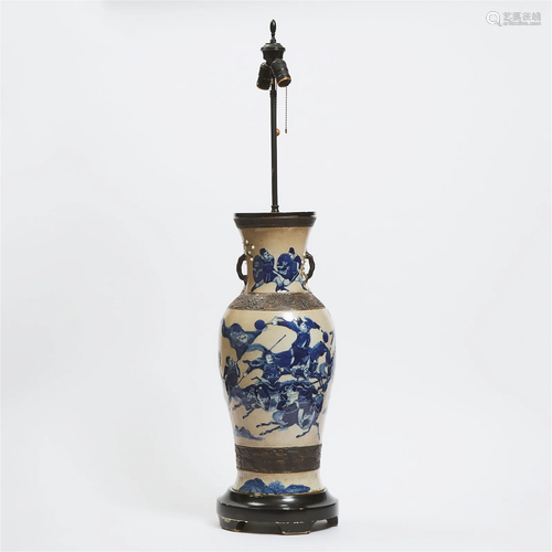 A Blue and White Crackled Glaze Vase, 19th Century, 清 十九世...