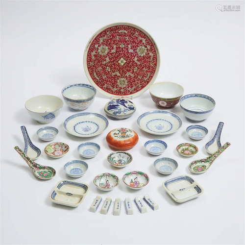 A Group of Thirty-Two Chinese Porcelain Wares, 20th Century