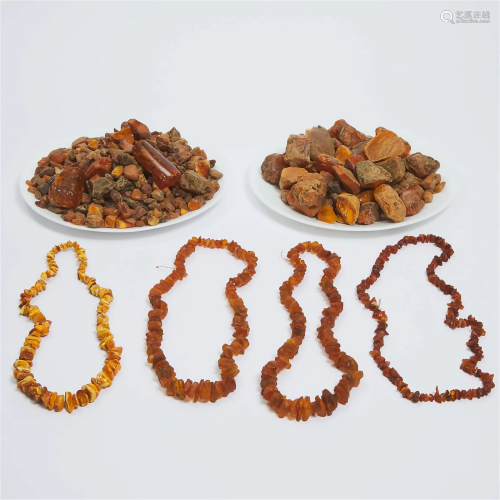 A Large Group of Amber Pieces and Necklaces, 琥珀项链及散珠