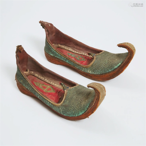 A Pair of Mughal Khussa/Mojari Leather Shoes, 19th/Early 20