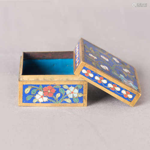 A CLOISONNE ENAMEL SQUARE BOX AND COVER