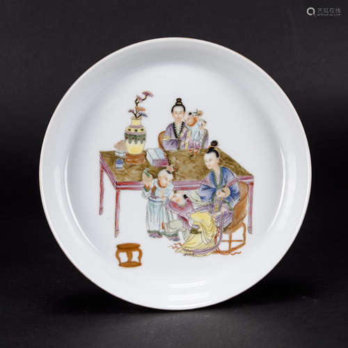 A FAMILLE ROSE 'FIGURAL' PORCELAIN DISH