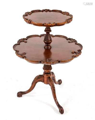 English pedestal table, mid-20th ce