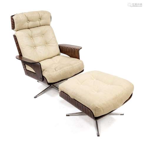 Relaxing armchair with footrest in