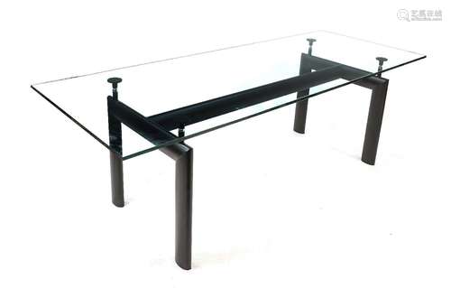 Table LC6, design Le Corbusier, Pie