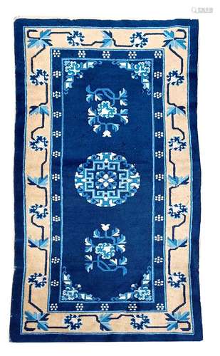 small carpet China, 134 x 70 cm