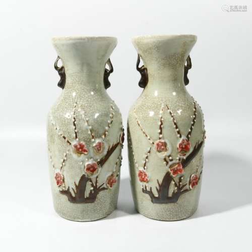 A pair of elder brother glaze decals animal ear bottle