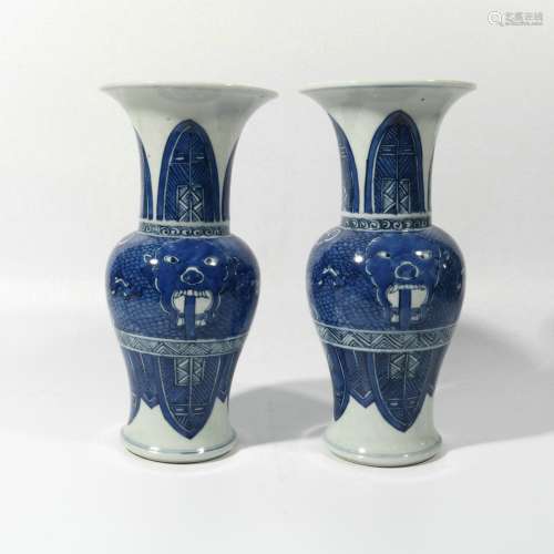 A pair of blue and white animal pattern goblets