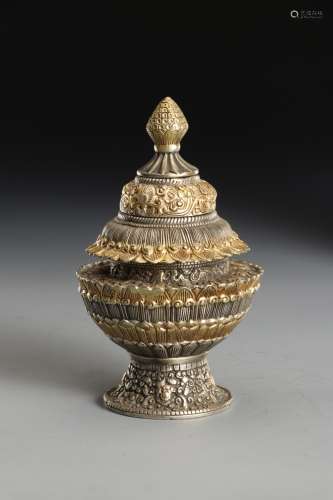 Old Collection, Gilt Bronze Lid Box with Lotus Petal Pattern